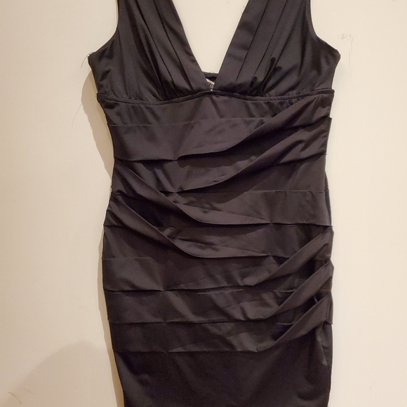 Deep v rushed dress - Picture 1 of 4